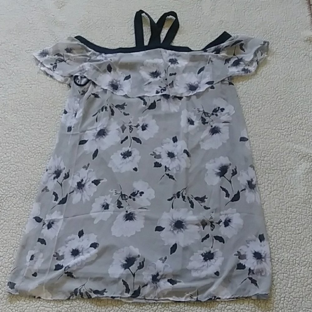 GRAY FLORAL PLUS SIZE DRESS - Picture 4 of 6